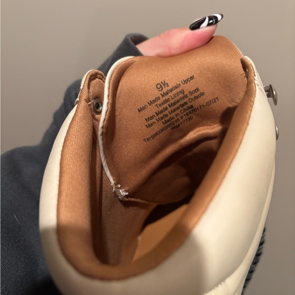 Women’s Cream Lace-Up Ankle Boots • Size 9.5 • Chunky Sole - Picture 4 of 7
